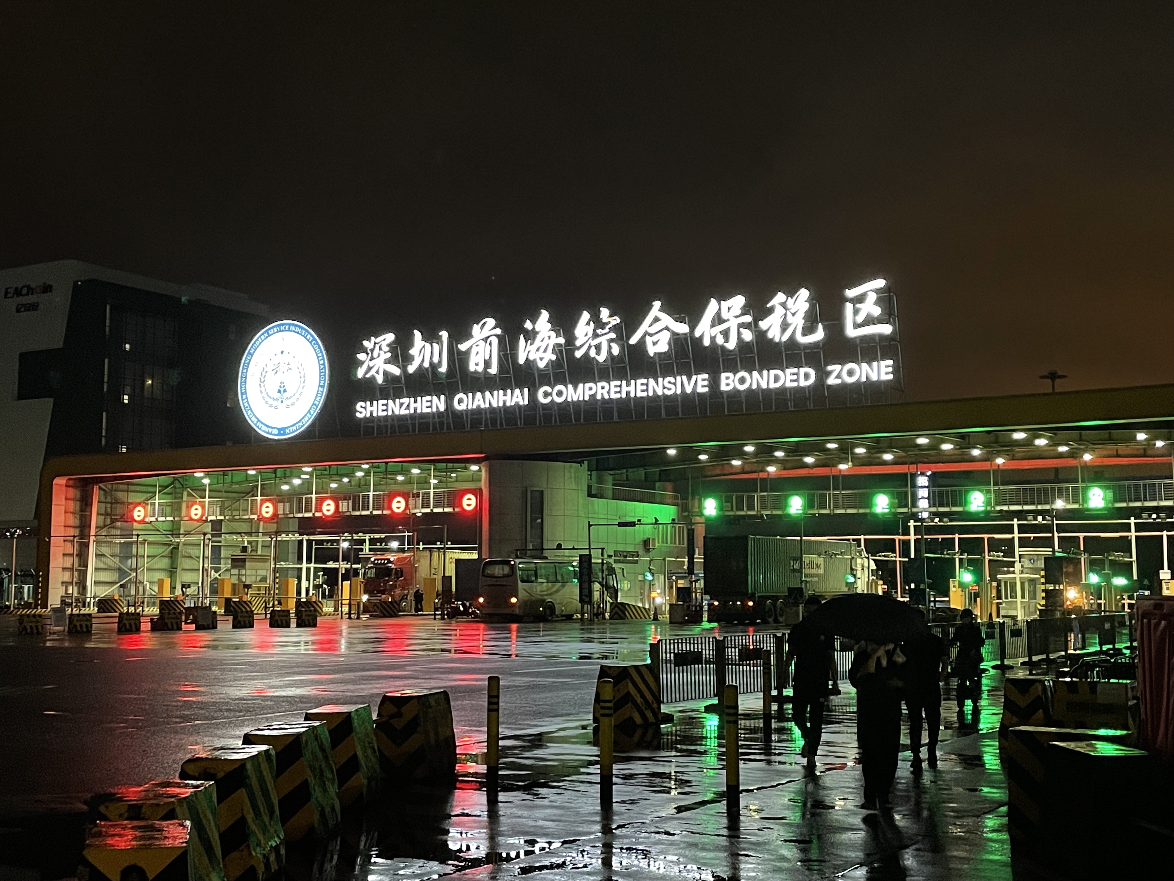 世通贝尔研发制造项目经验:商显亮度色温与环境光适配全解读